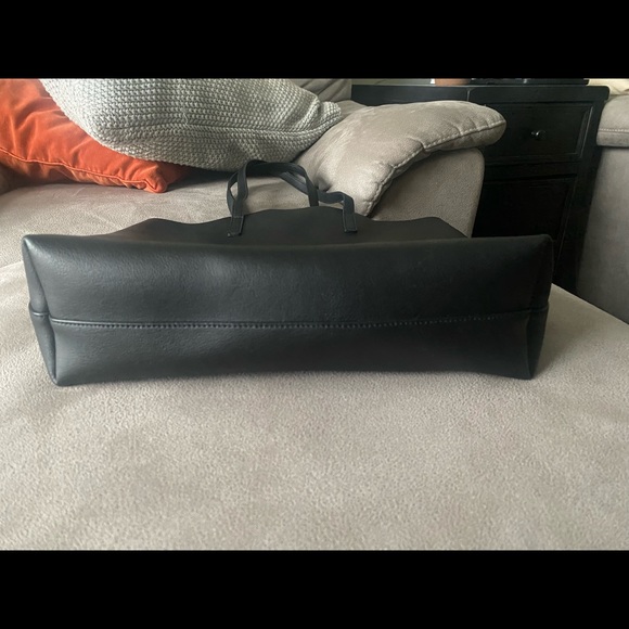 ** BRAND NEW CONDITION** Saint Laurent Black Leather North-South Shoulder Tote - Picture 4 of 12